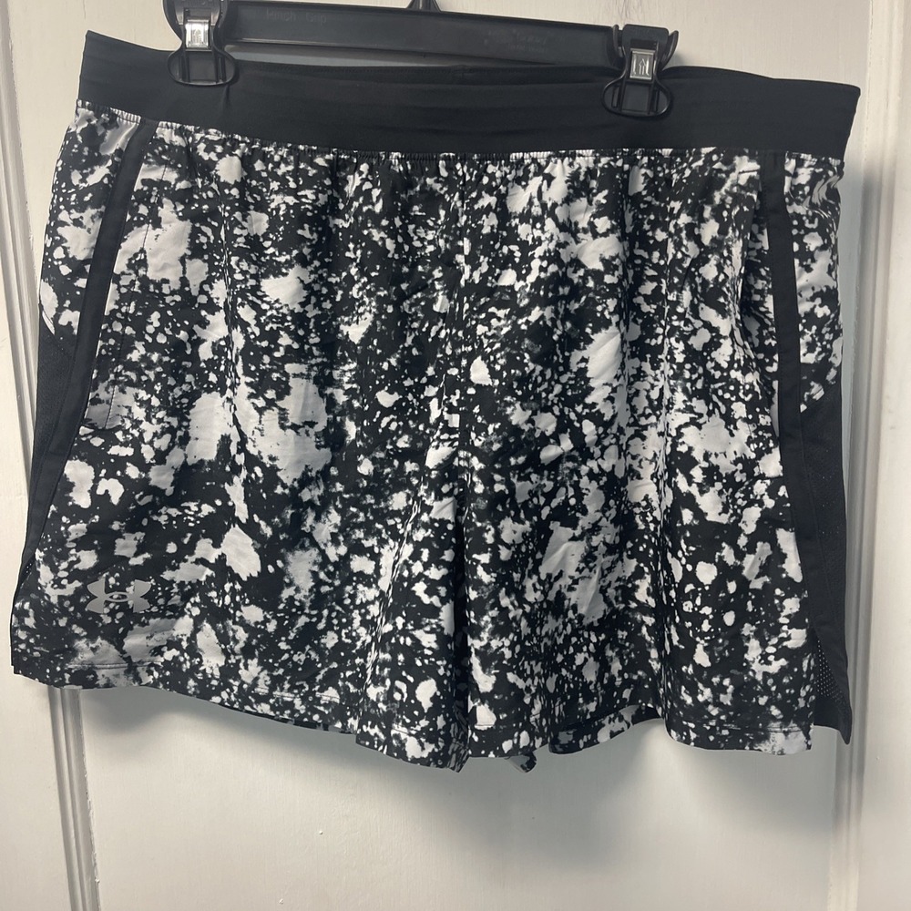 Under Armour Women's Launch Running Shorts Size XL 5in Print Black White